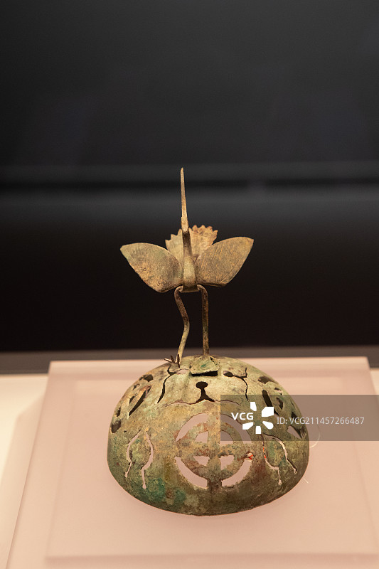 青海省博物馆汉代鸾凤铜熏炉盖图片素材