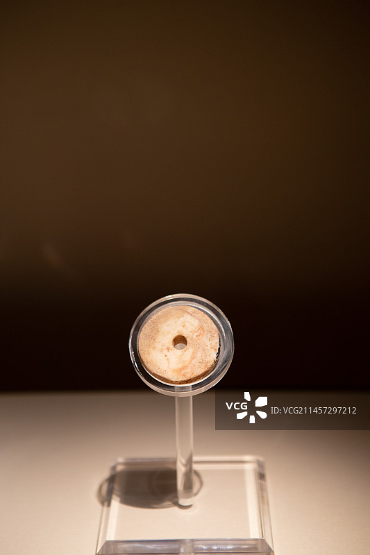 喇家遗址出土4000年前齐家文化石纺轮图片素材