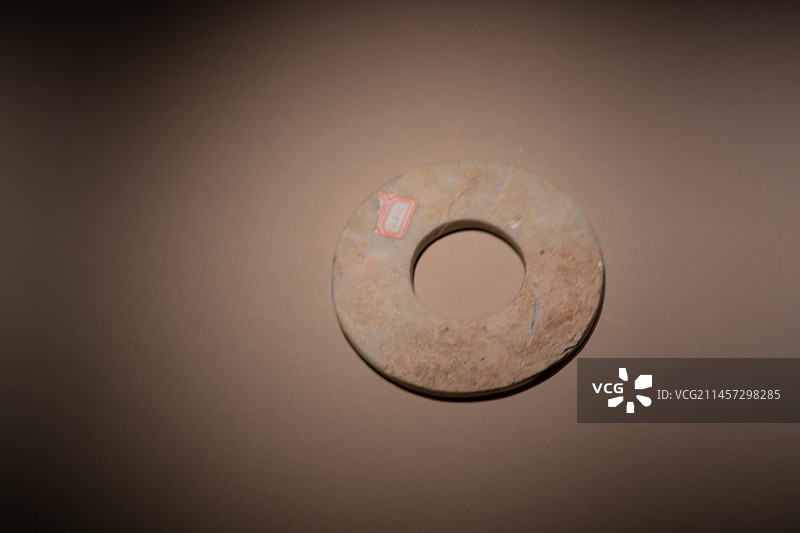 青海民和县喇家遗址博物馆馆藏各种玉璧图片素材