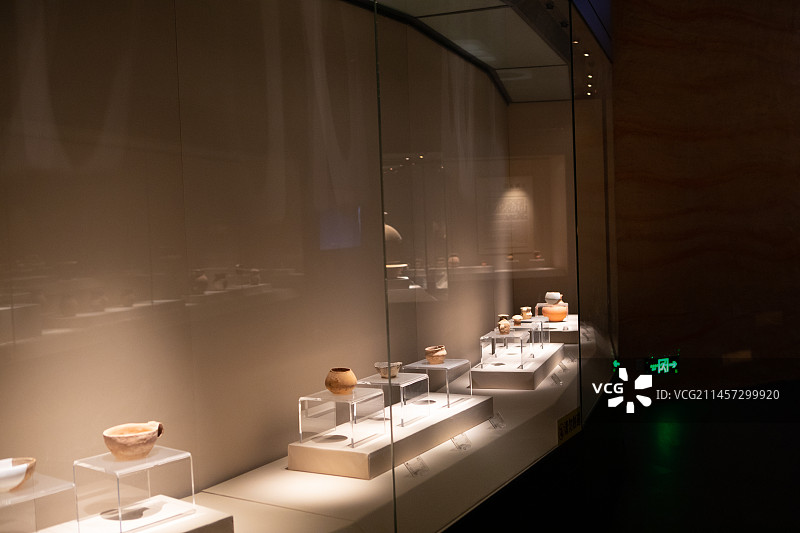 喇家遗址博物馆馆藏敛口瓮帝把陶罐陶垫图片素材