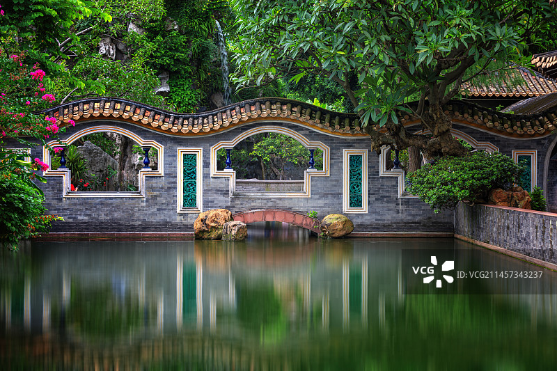 光影中的清晖园+广东佛山图片素材