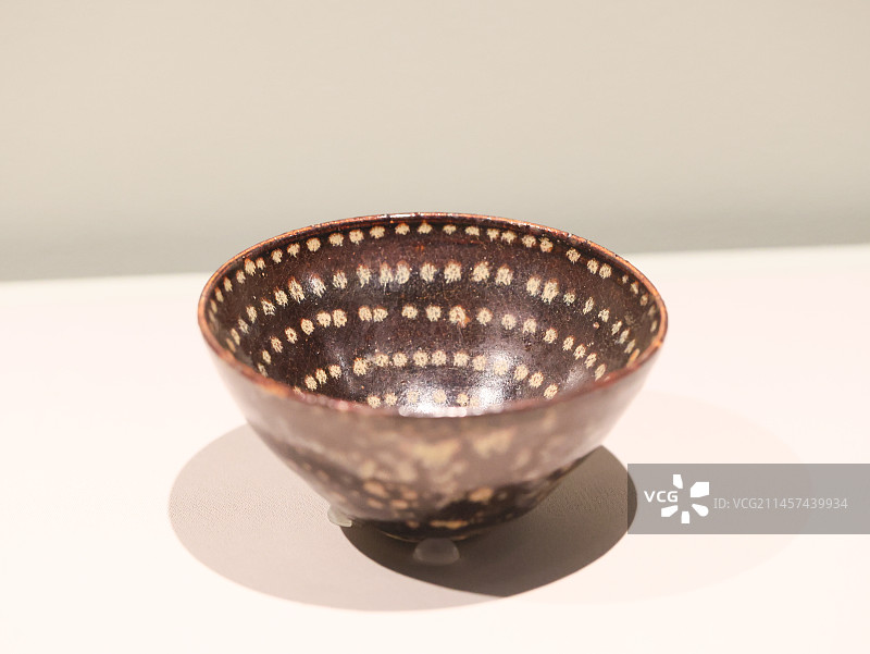 宋代吉州窑黑釉玳瑁斑盏建盏图片素材