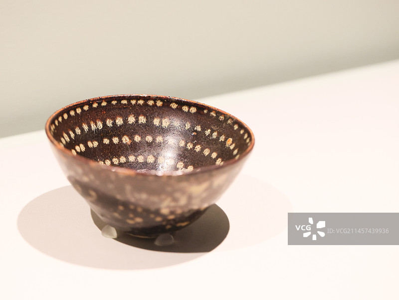 宋代吉州窑黑釉玳瑁斑盏建盏图片素材