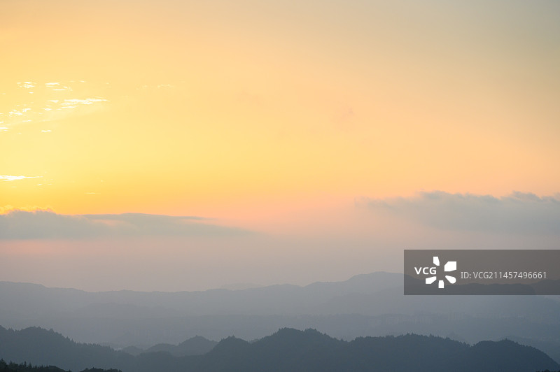 湖北省恩施州利川齐岳山风力发电场日落图片素材