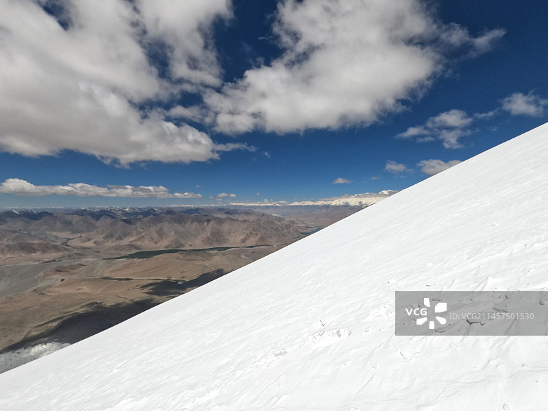 从慕士塔格峰俯瞰帕米尔高原图片素材