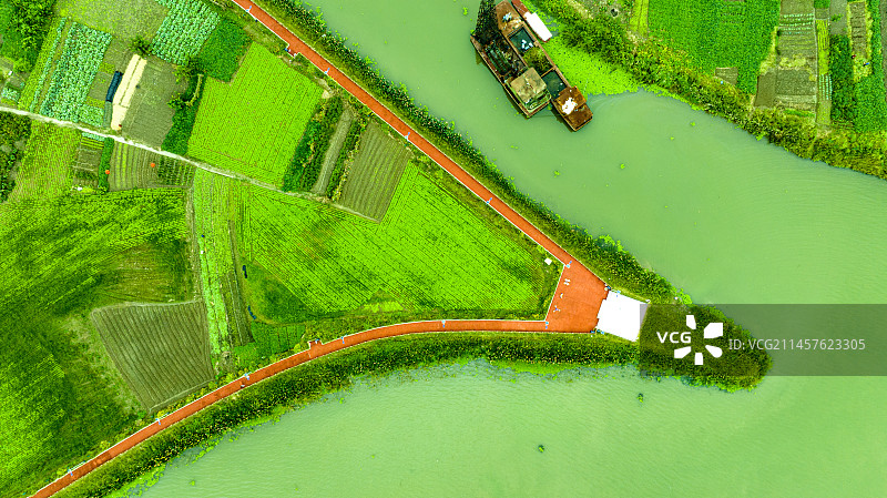 新农村的沿江景色village图片素材