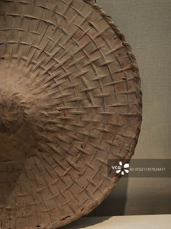 武昌中央农民运动讲习所学生潘涛戴过的斗笠 拍摄于武汉革命博物馆图片素材