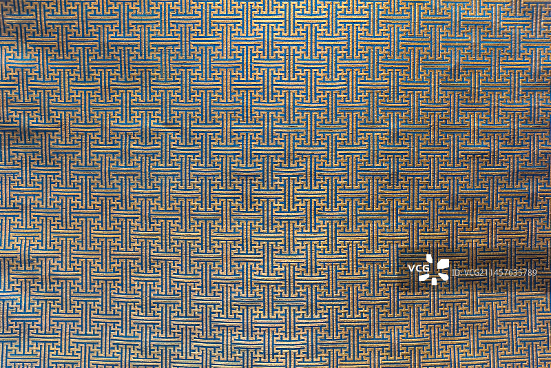 清代湖色地正卍字织金缎图片素材