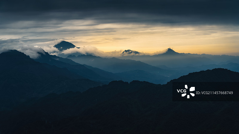 水墨远山图片素材