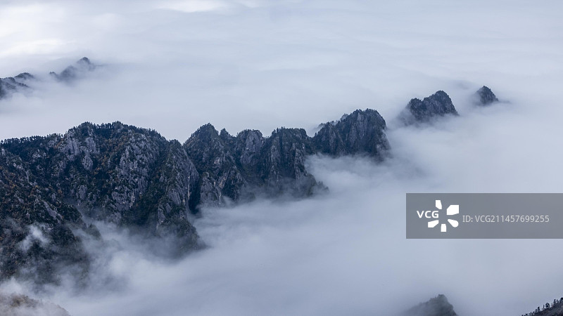 秦岭主峰太白山秋天云海图片素材