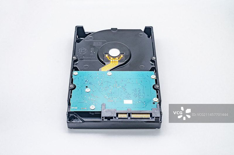中国电脑电子产品设备用品影棚拍摄拍摄主题，一个传统3.5英寸机械硬盘特写，室内无人图像摄影图片素材