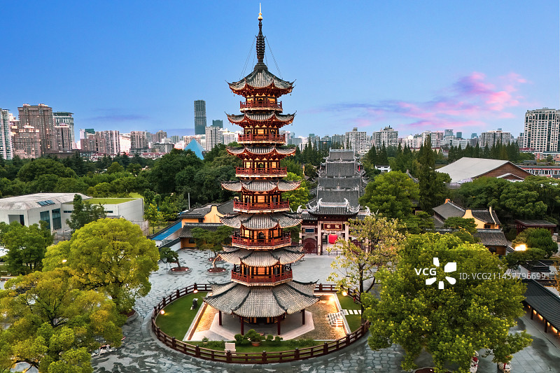 上海龙华寺龙华塔图片素材