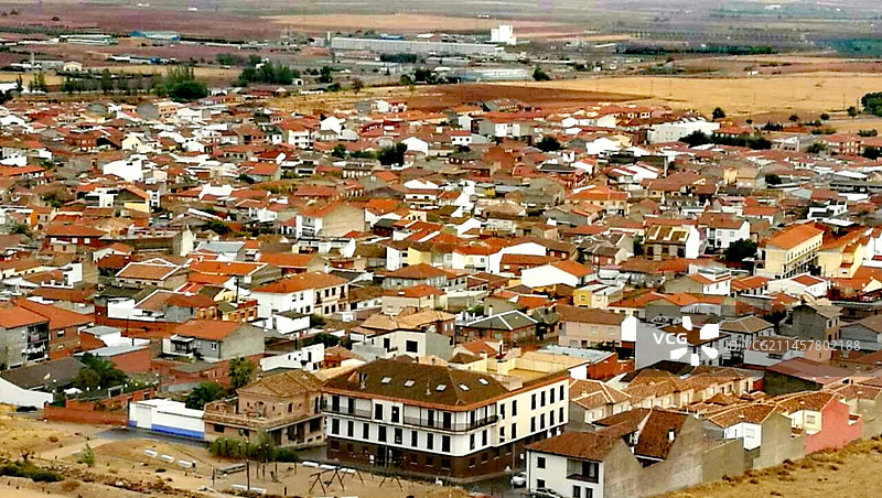 车拍西班牙沿途的小镇民居图片素材