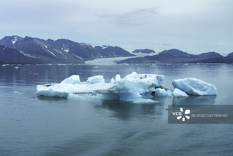 北极斯瓦尔巴群岛 浮冰 冰川图片素材