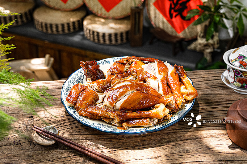 小炒 酱油鸡 叉烧 虾滑茄瓜 牛肉干 凉拌图片素材