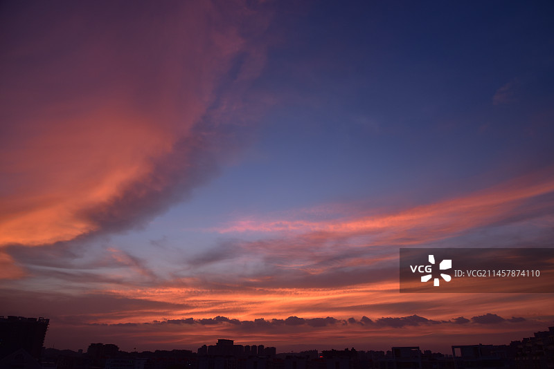 晚霞 台风小犬将至，受影响出现的云彩图片素材