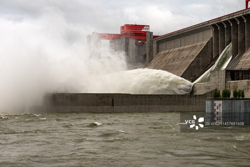 丹江口大坝泄洪 南水北调中线工程图片素材