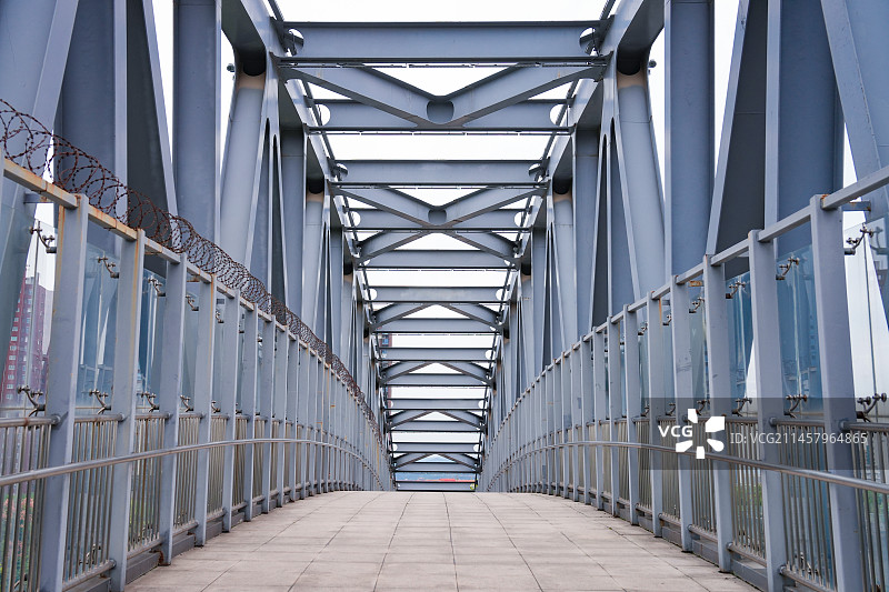 现代城市建筑结构人行天桥图片素材