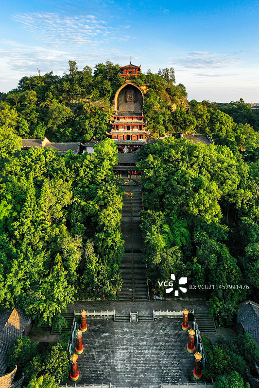 中国四川自贡市荣县大佛航拍鸟瞰图图片素材