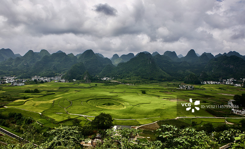 万峰林八卦田图片素材