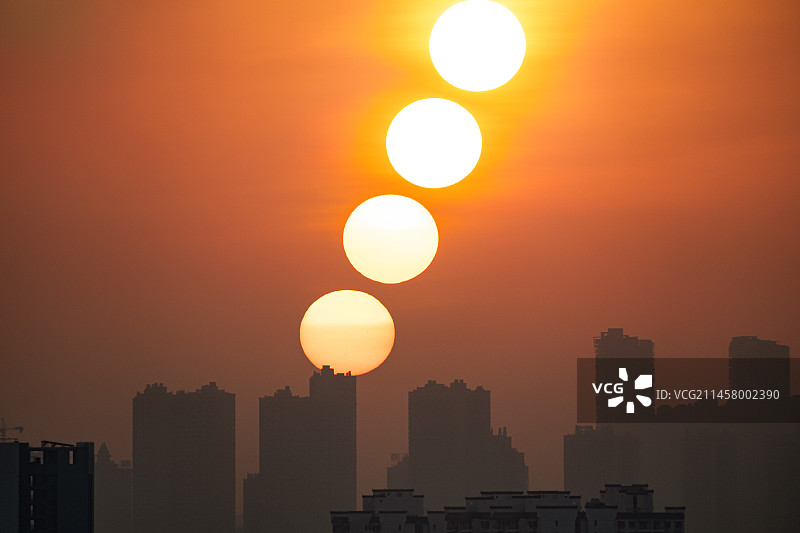 日出月初图片素材