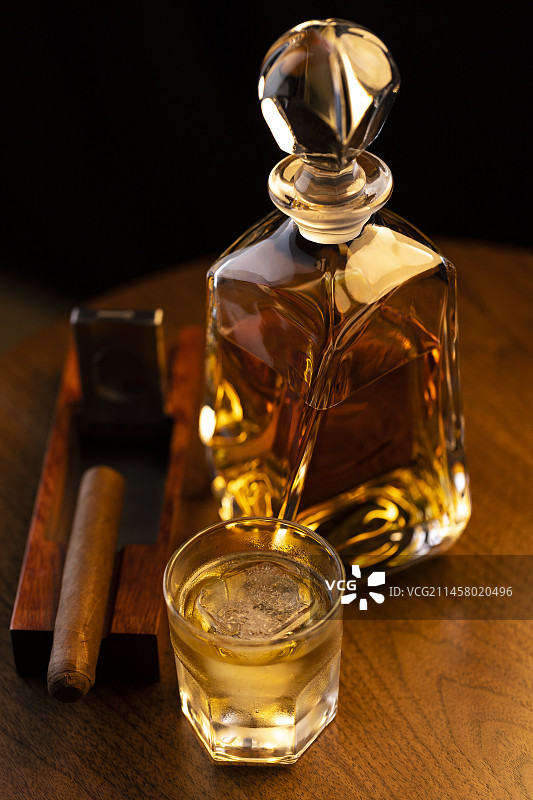 威士忌与雪茄静物图片素材