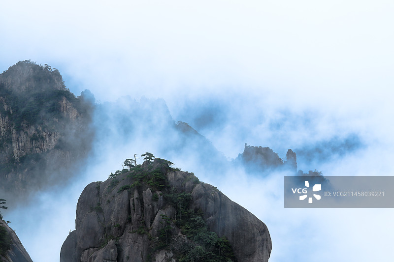 云雾中的黄山风景图片素材