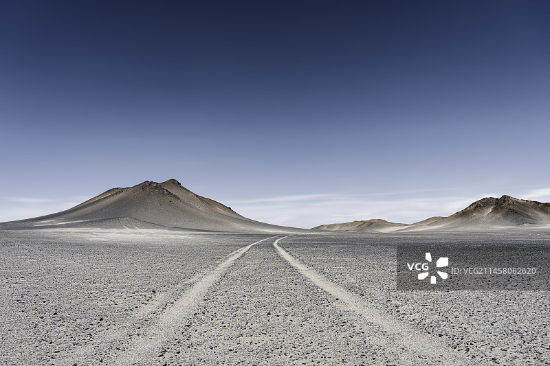 户外道路车辙汽车背景图图片素材