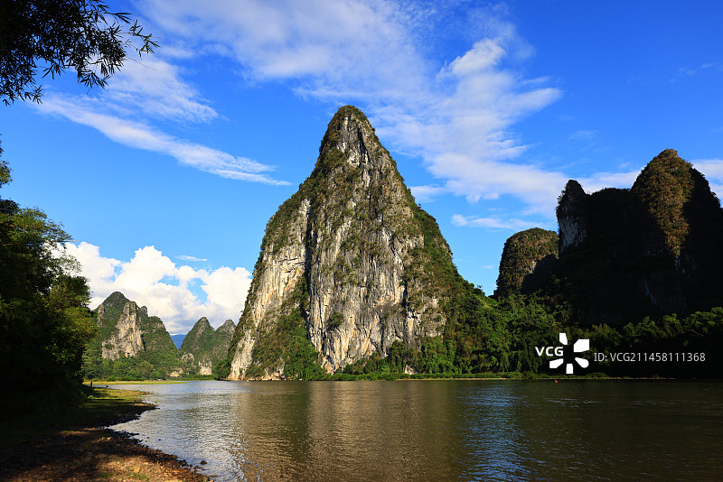 广西 桂林山水 漓江 九马画山黄布倒影图片素材