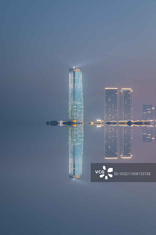 江苏省无锡市宜兴市东氿湖夜色图片素材