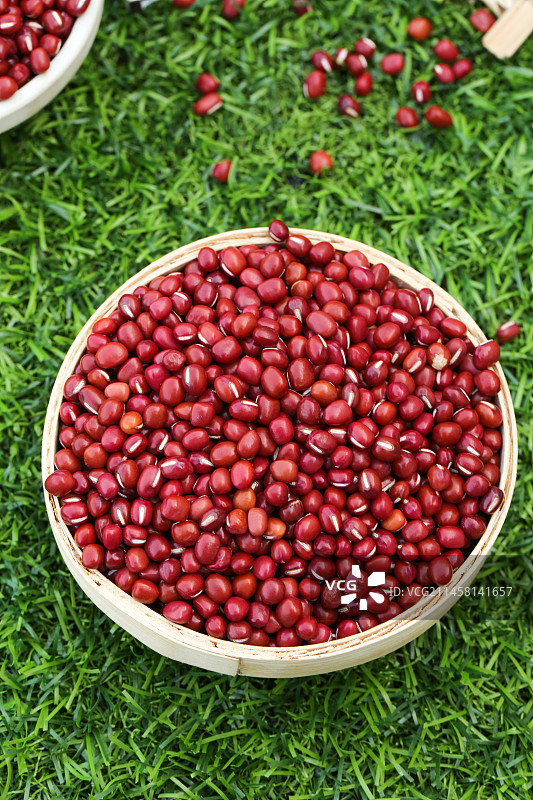 深底上的红豆图片素材