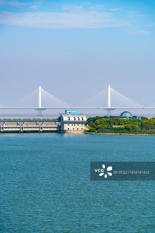 浙江绍兴上虞曹娥江大闸水利风景区与嘉绍大桥图片素材