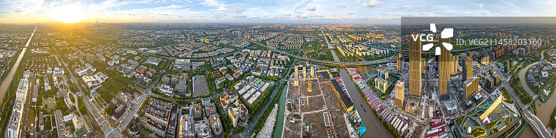 上海张江高科技园区与中环线全景 张江科学城实景图 日落晚霞中的上海城市天际线图片素材
