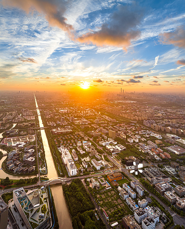 川杨河与张江高科技园区全景 张江科学城实景图 日落晚霞中的上海城市天际线图片素材