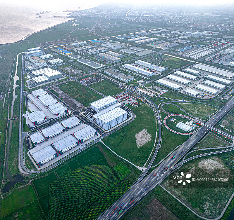 上海临港物流园 东海之滨日落晚霞 洋山特殊综合保税区陆域 临港自贸区保税仓库图片素材