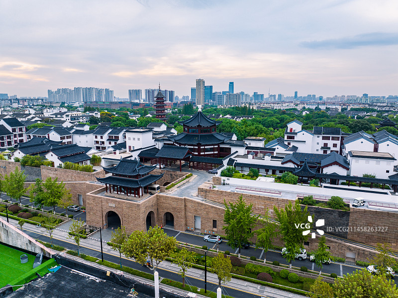 航拍苏州盘门景区中式园林建筑苏州古城图片素材