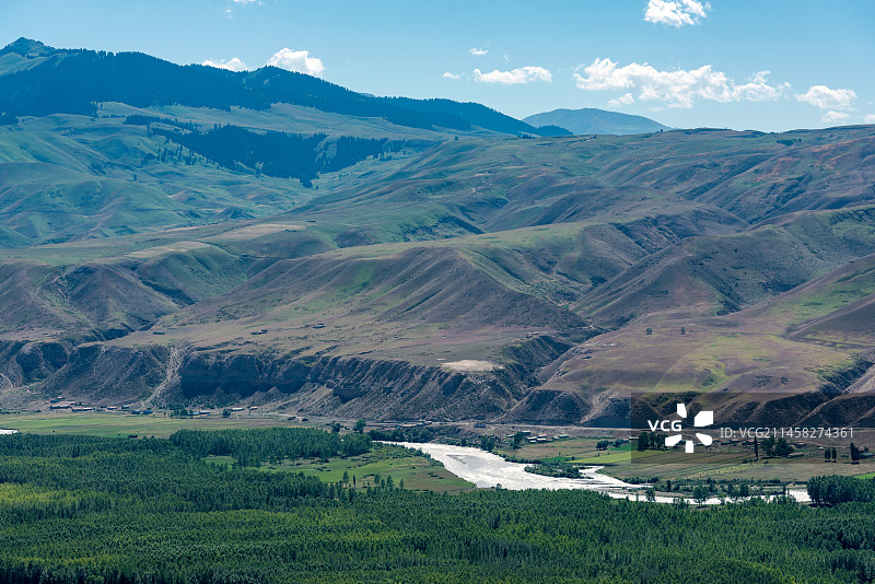 新疆伊犁特克斯县喀拉峻大草原阔克苏大峡谷图片素材