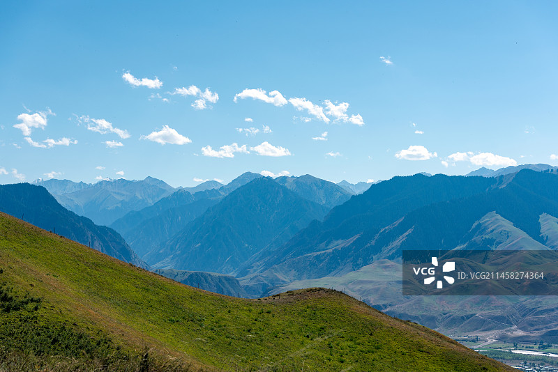 新疆伊犁特克斯县喀拉峻大草原阔克苏大峡谷图片素材