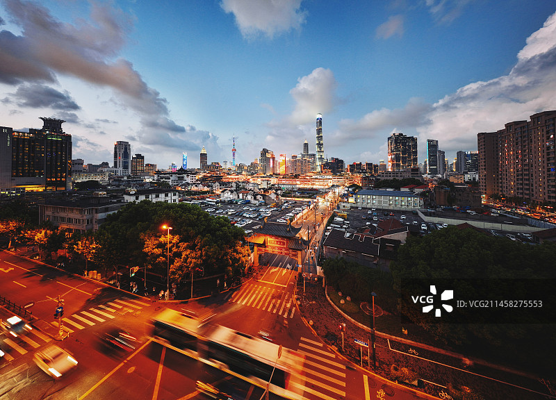 上海市黄浦区方浜中路上海老街牌坊老城厢小东门十六铺城隍庙御园图片素材