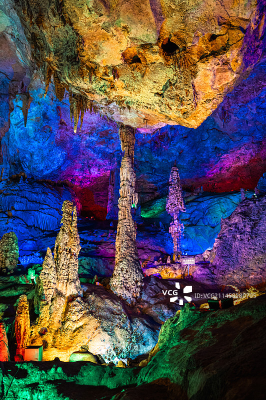 广西桂林市荔浦市银子岩景区钟乳石奇景混元珍珠伞图片素材