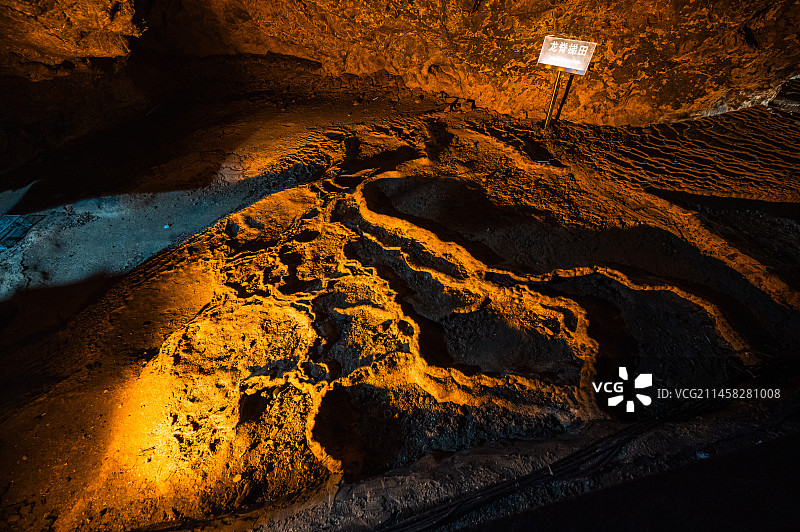 广西桂林市荔浦市银子岩景区钟乳石奇景龙脊梯田图片素材