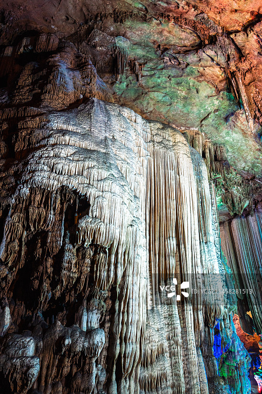 广西桂林市荔浦市银子岩景区钟乳石奇景雪山飞瀑图片素材