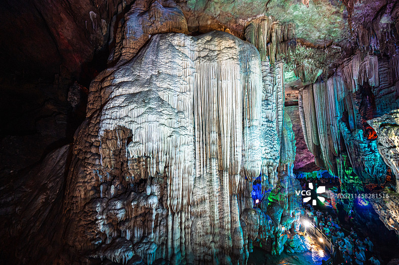 广西桂林市荔浦市银子岩景区钟乳石奇景雪山飞瀑图片素材