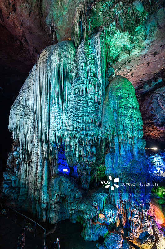 广西桂林市荔浦市银子岩景区钟乳石奇景雪山飞瀑图片素材