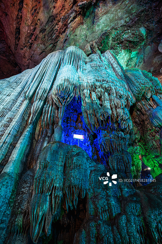 广西桂林市荔浦市银子岩景区钟乳石奇景银子钻石图片素材