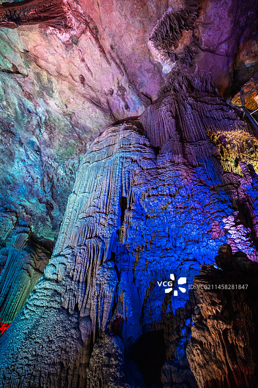 广西桂林市荔浦市银子岩景区钟乳石奇景银子钻石图片素材