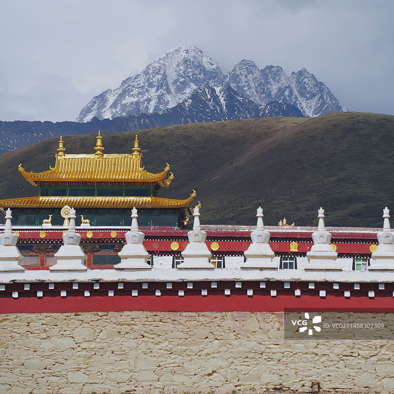 云绕雅拉·木雅大寺图片素材
