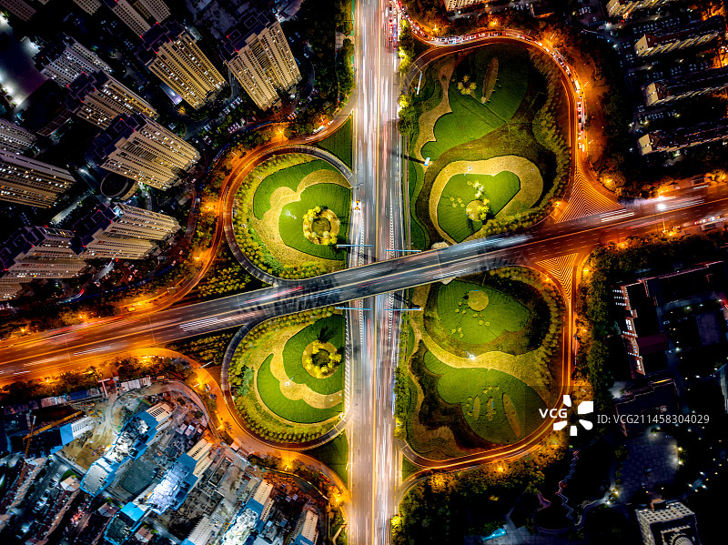 青岛西海岸嘉陵江路立交桥夜景风光图片素材