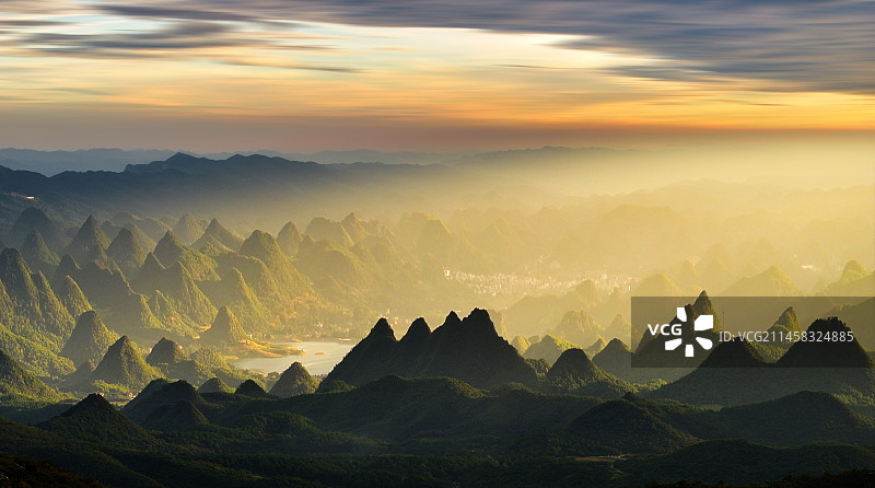 日落时分湘西羊峰山图片素材