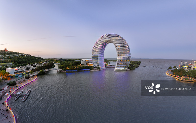 浙江湖州月亮广场南太湖夕阳全景航拍图片素材